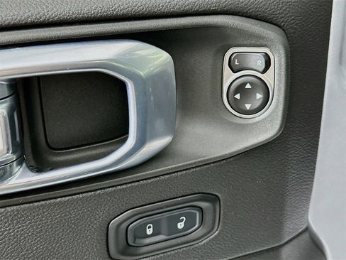 Used 2022 Jeep Gladiator Rubicon w/ LED Lighting Group image 18