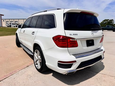 Used 2016 Mercedes-Benz GL 550 4MATIC image 4