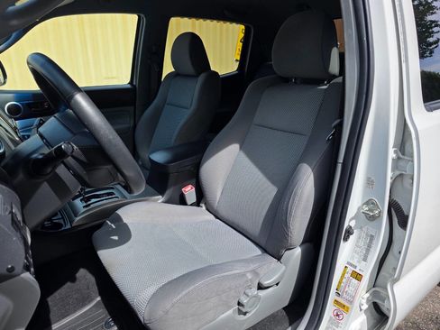 Used 2015 Toyota Tacoma PreRunner w/ TRD Sport Package image 13