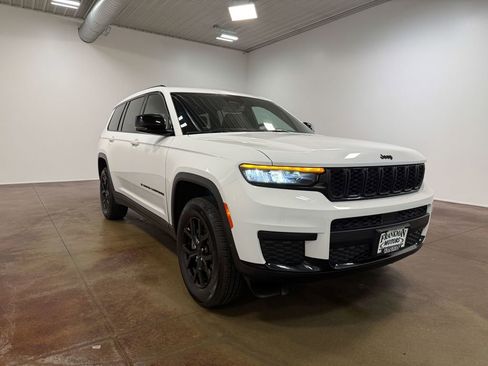 Used 2024 Jeep Grand Cherokee L Altitude image 28