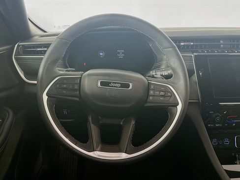 Used 2023 Jeep Grand Cherokee Altitude AWD/4WD image 18