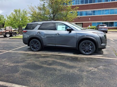 New 2026 Nissan Pathfinder SL w/ SL Premium Package AWD/4WD image 4