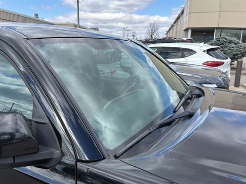 Used 2017 Toyota Tacoma TRD Off-Road w/ Tow Package (A/T) image 3