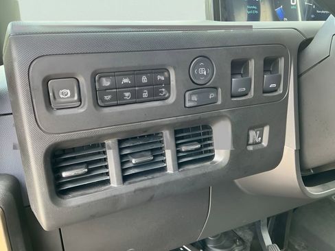 Used 2024 Chevrolet Brightdrop 600 w/ Commercial Equipment Package AWD/4WD image 21