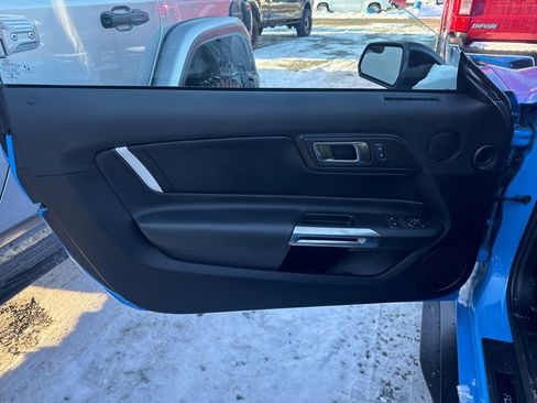 Used 2022 Ford Mustang Shelby GT500 w/ Technology Package image 9