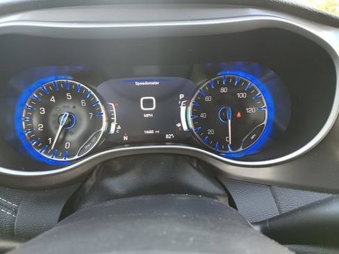 Used 2025 Chrysler Pacifica Select FWD image 13