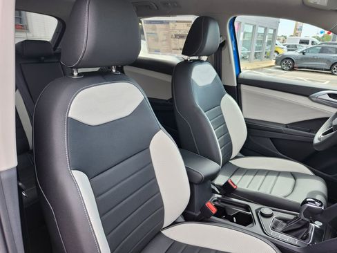 New 2025 Volkswagen Taos SEL image 18