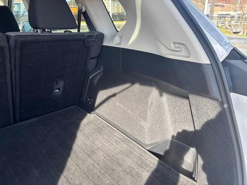 Used 2022 Nissan Rogue SV image 39