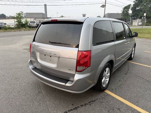 Used 2013 Dodge Grand Caravan SE FWD image 5