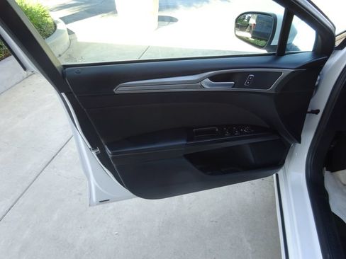 Used 2017 Ford Fusion SE w/ Fusion SE Technology Package FWD image 24
