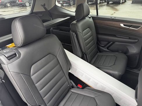 Used 2025 Volkswagen Atlas SEL AWD/4WD image 43