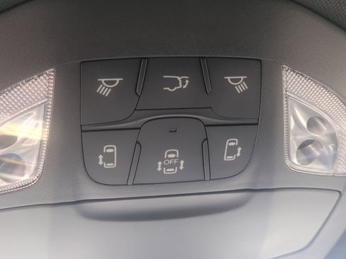 Used 2026 Chrysler Voyager LX FWD image 25