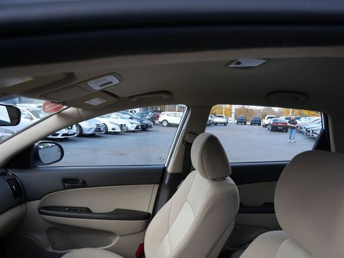 Used 2012 Hyundai Elantra GLS image 11