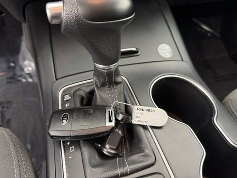Used 2018 Kia Sorento LX image 28