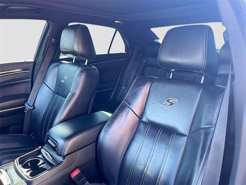 Used 2022 Chrysler 300 S image 21