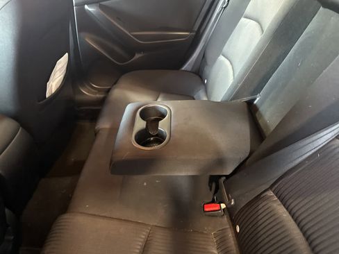 Used 2016 MAZDA MAZDA3 i Sport w/ Preferred Equipment Package image 18