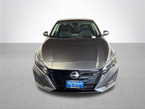 Used 2023 Nissan Altima 2.5 SV FWD image 3
