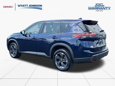 Used 2025 Nissan Rogue SV FWD image 3
