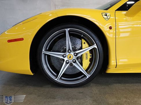Used 2015 Ferrari 458 Spider RWD image 39