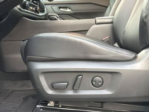 Used 2023 Nissan Rogue SV w/ SV Premium Package FWD image 22
