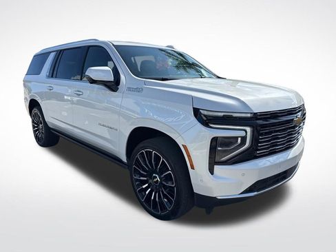 Used 2025 Chevrolet Suburban High Country AWD/4WD image 2