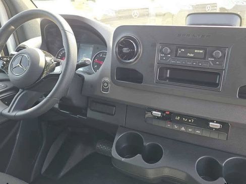 Used 2025 Mercedes-Benz Sprinter 2500 image 12