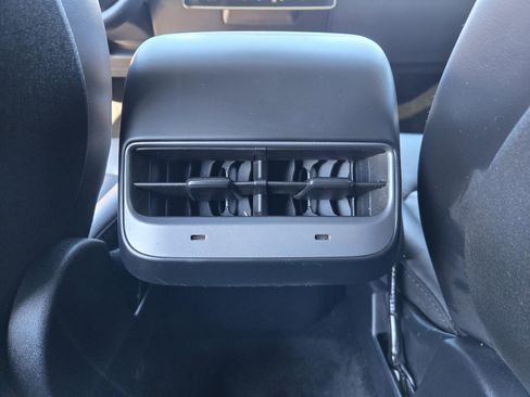 Used 2024 Tesla Model Y 2WD image 25