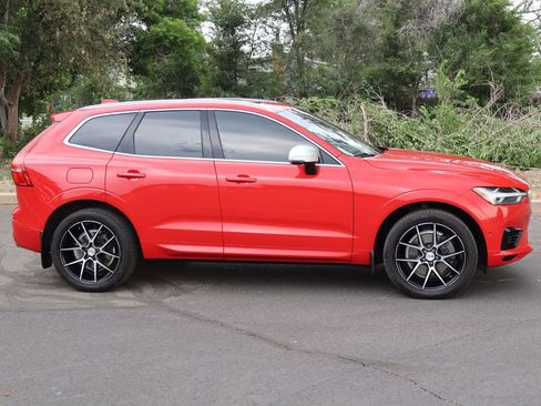 Used 2018 Volvo XC60 T8 R-Design w/ Convenience Package AWD/4WD image 3
