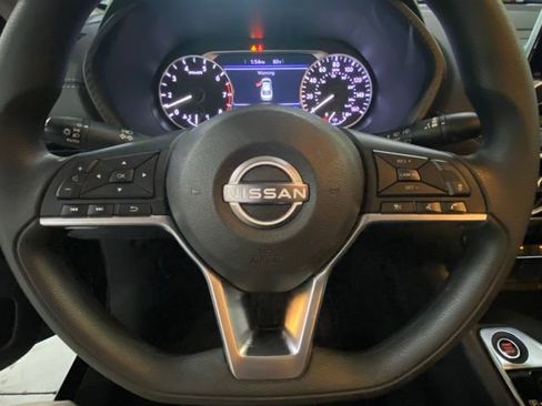 Used 2025 Nissan Sentra SV image 17