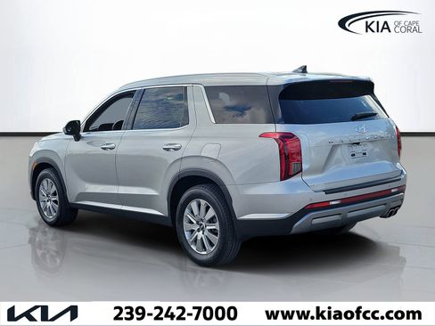 Used 2024 Hyundai Palisade SEL FWD image 4