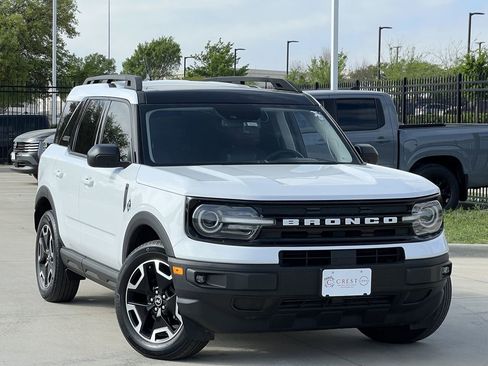 Used 2023 Ford Bronco Sport Outer Banks w/ Tech Package image 2