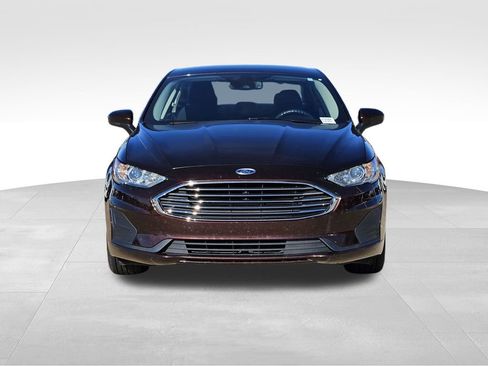 Used 2019 Ford Fusion SE image 2