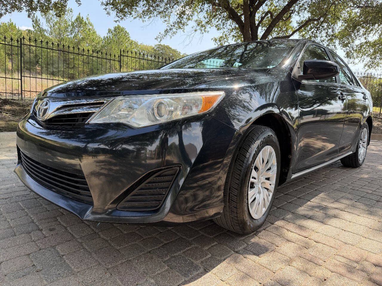 Used 2012 Toyota Camry LE FWD image 9
