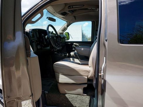 Used 2017 Chevrolet Express 2500 RWD image 8