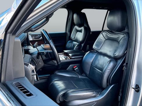 Used 2021 Lincoln Navigator Reserve w/ Luxury Package AWD/4WD image 8