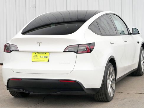 Used 2020 Tesla Model Y Long Range image 52