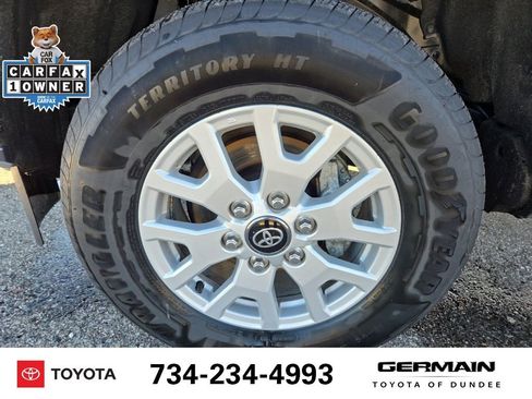 Used 2025 Toyota Tacoma SR5 image 12
