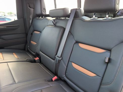 Used 2024 GMC Sierra 1500 AT4 w/ AT4 Premium Package AWD/4WD image 12