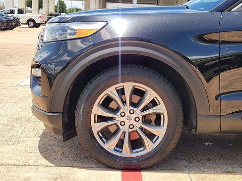 Certified 2022 Ford Explorer Limited w/ Equipment Group 301A RWD image 4