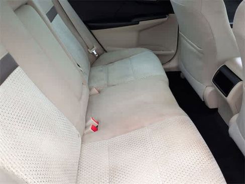 Used 2014 Toyota Camry L image 21