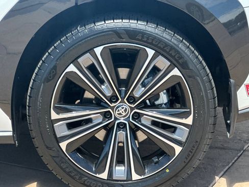 Certified 2023 Toyota bZ4X FWD image 35