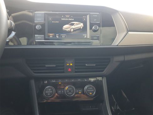 Used 2021 Volkswagen Jetta SE w/ SE Cold Weather Package image 24