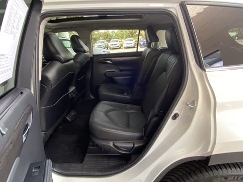 Used 2021 Toyota Highlander Platinum AWD/4WD image 39