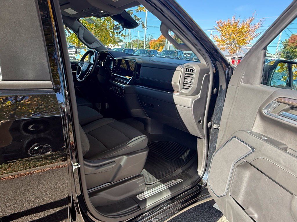 Used 2023 Chevrolet Silverado 1500 LT AWD/4WD image 15
