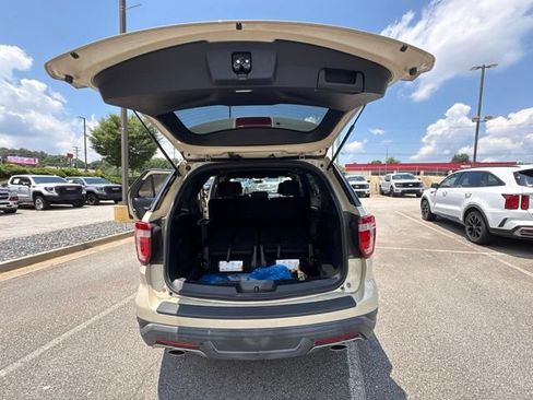 Used 2018 Ford Explorer XLT FWD image 15