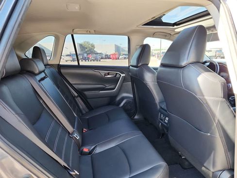 Used 2023 Toyota RAV4 XLE Premium image 17