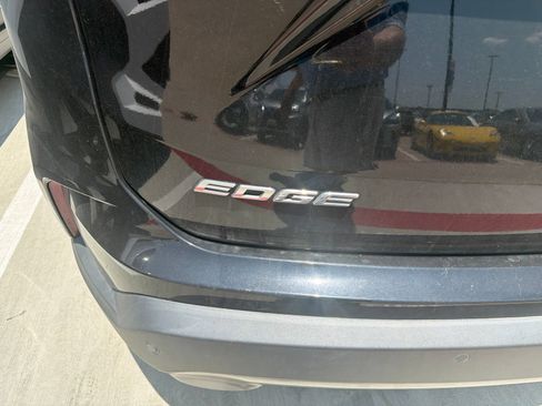 Used 2020 Ford Edge Titanium w/ Equipment Group 301A FWD image 8