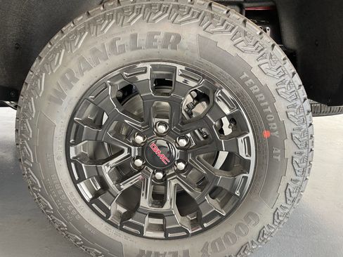 New 2026 GMC Canyon Elevation w/ Convenience Package image 7