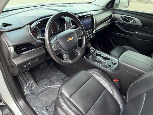 Used 2021 Chevrolet Traverse LT image 8