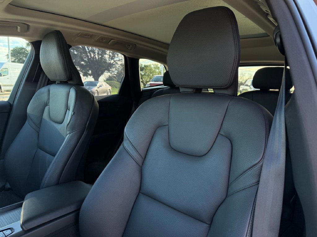 Used 2025 Volvo XC60 B5 Plus w/ Climate Package AWD/4WD image 10